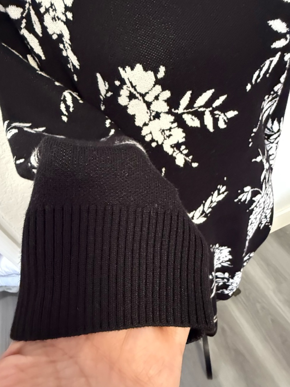 Calvin Klein Black & White Floral Mock Neck Knit Sweater Dress - Size M - Picture 6 of 10